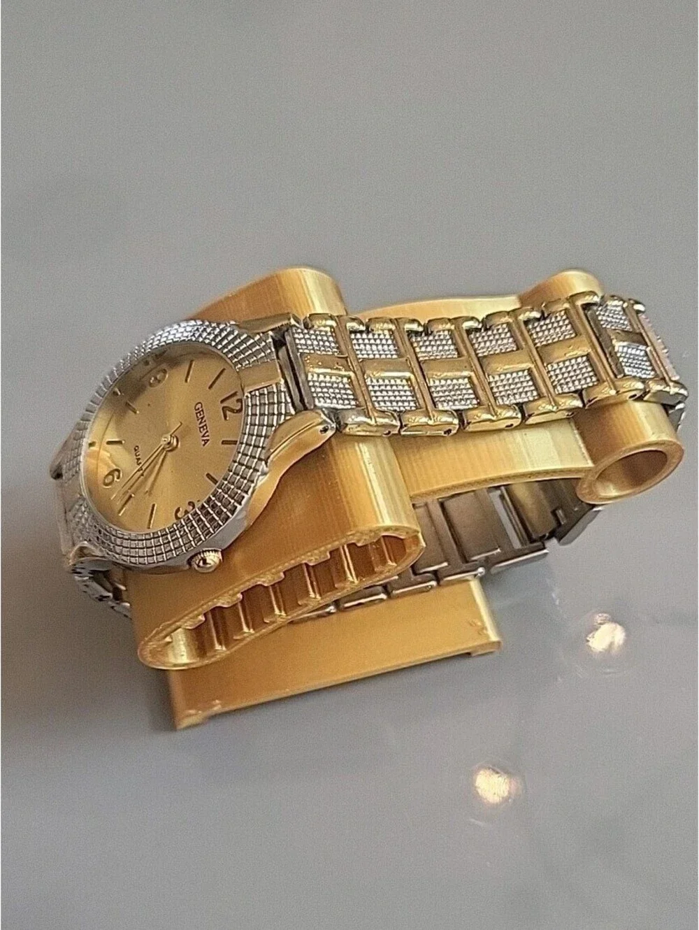 Vintage Geneva Ladies Watch 32mm Silver & GoldTone New Battery Working Perfectly